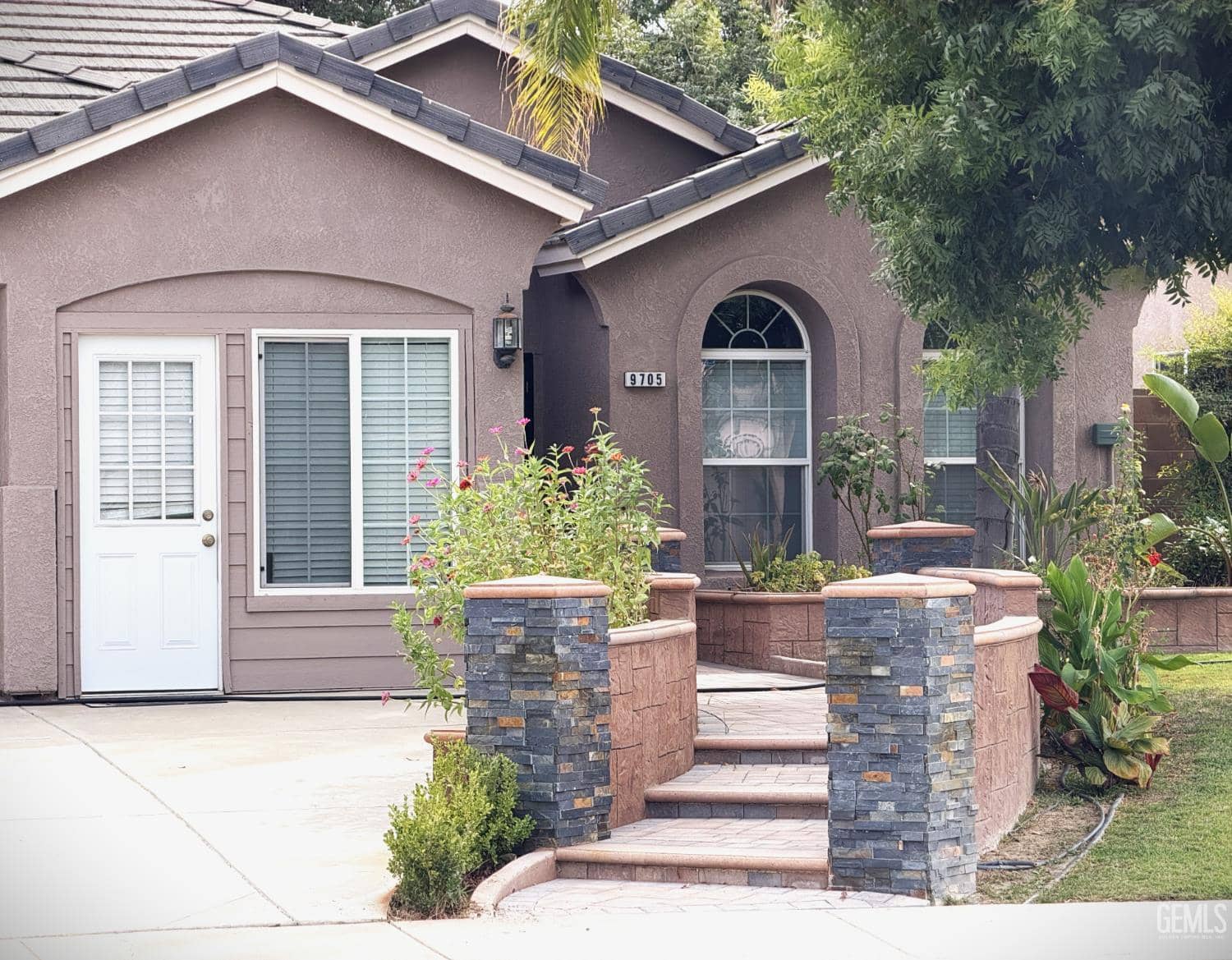 9705 Commodore Drive — photo 3
