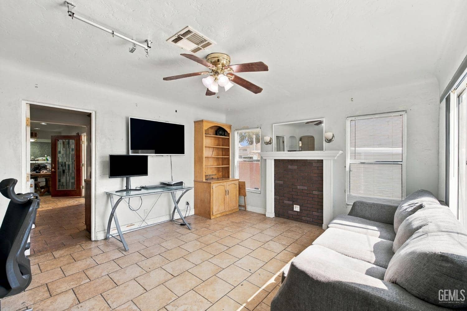 110 E Belle Avenue — photo 3