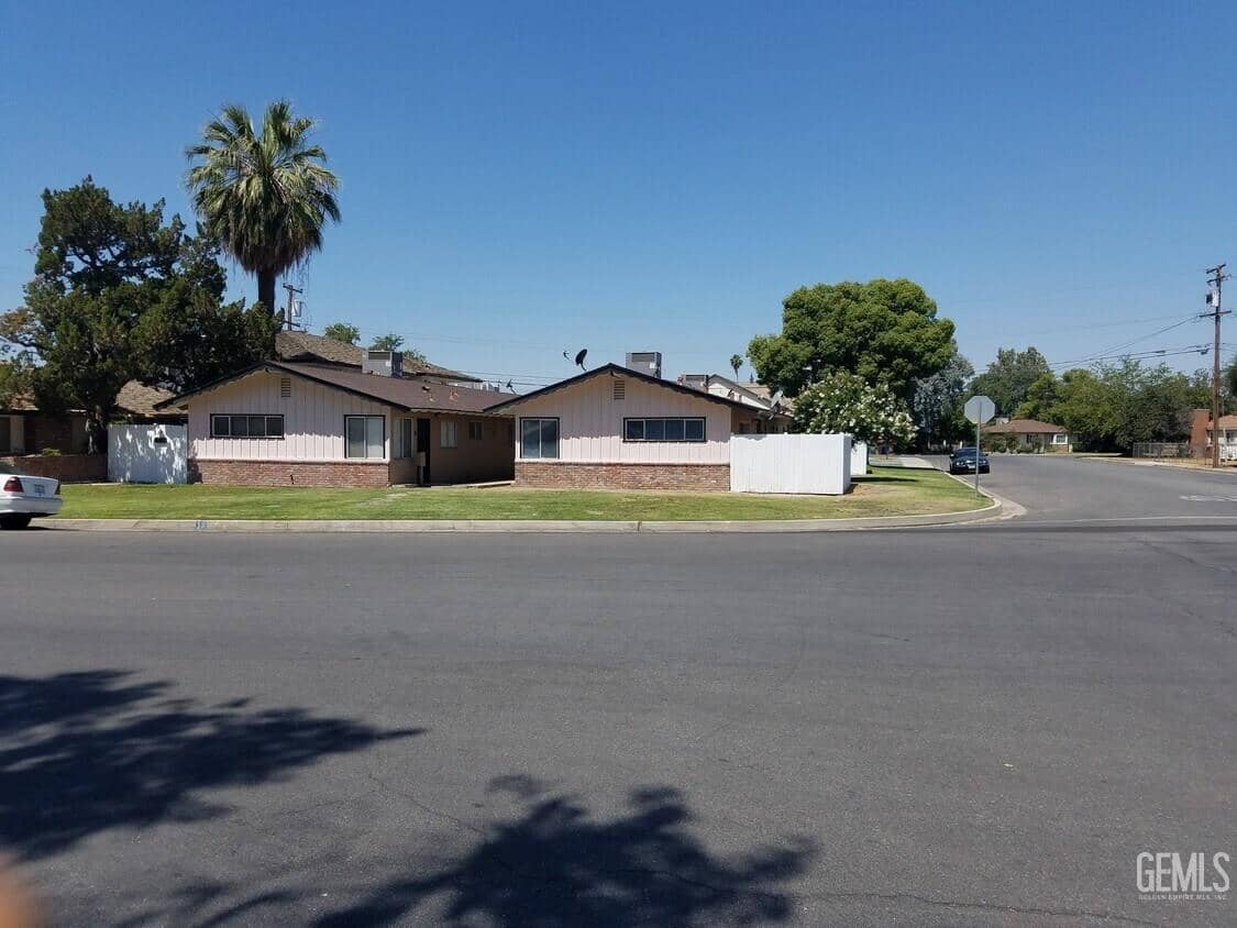 2541 Encina — photo 3