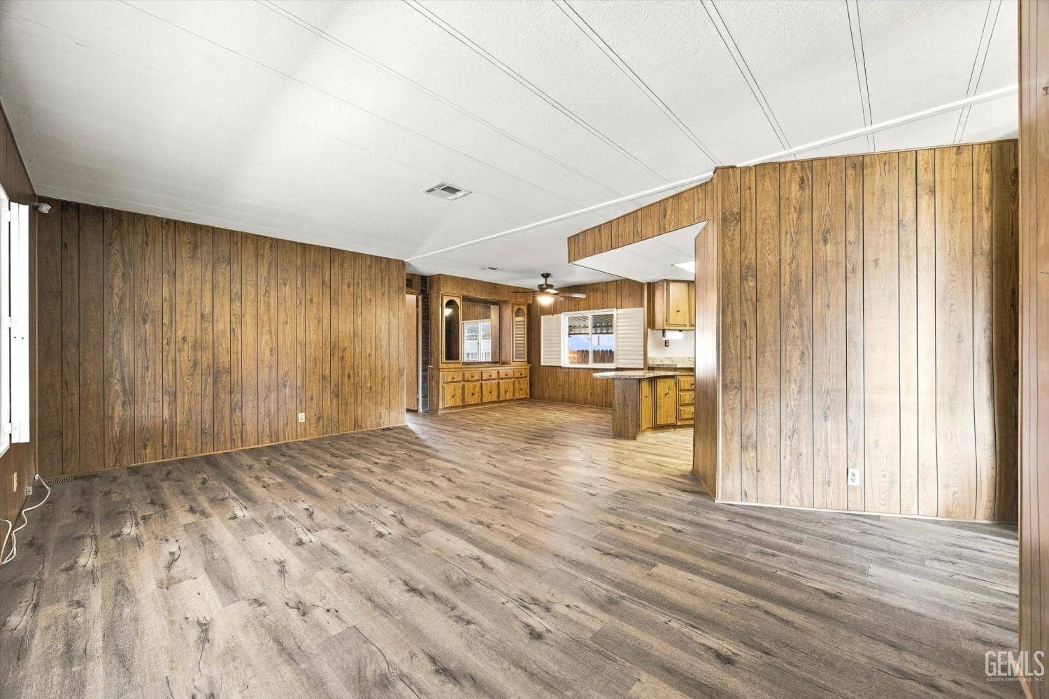400 E Roberts Lane — photo 6