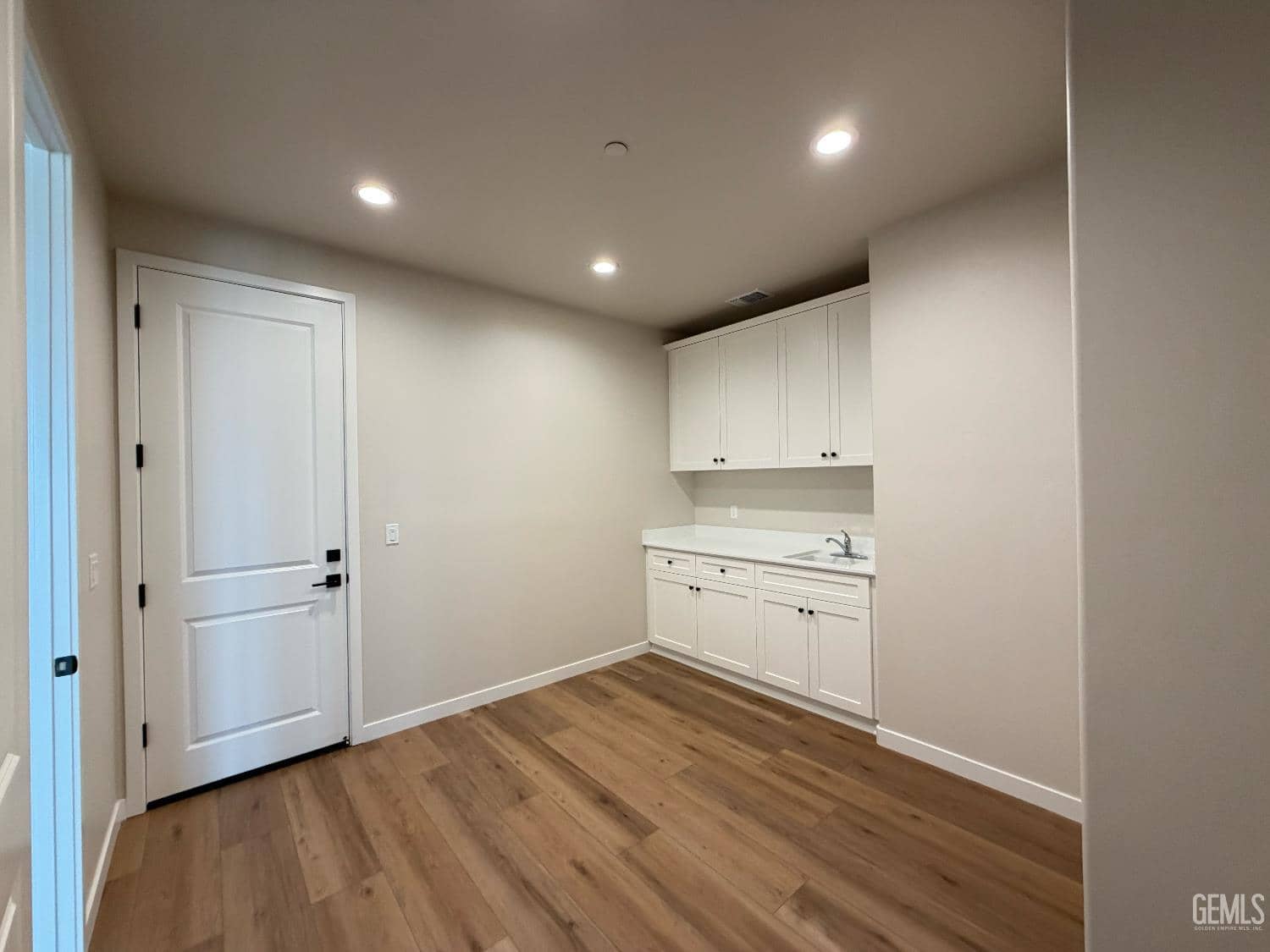 11035 Alcazar Avenue — photo 4