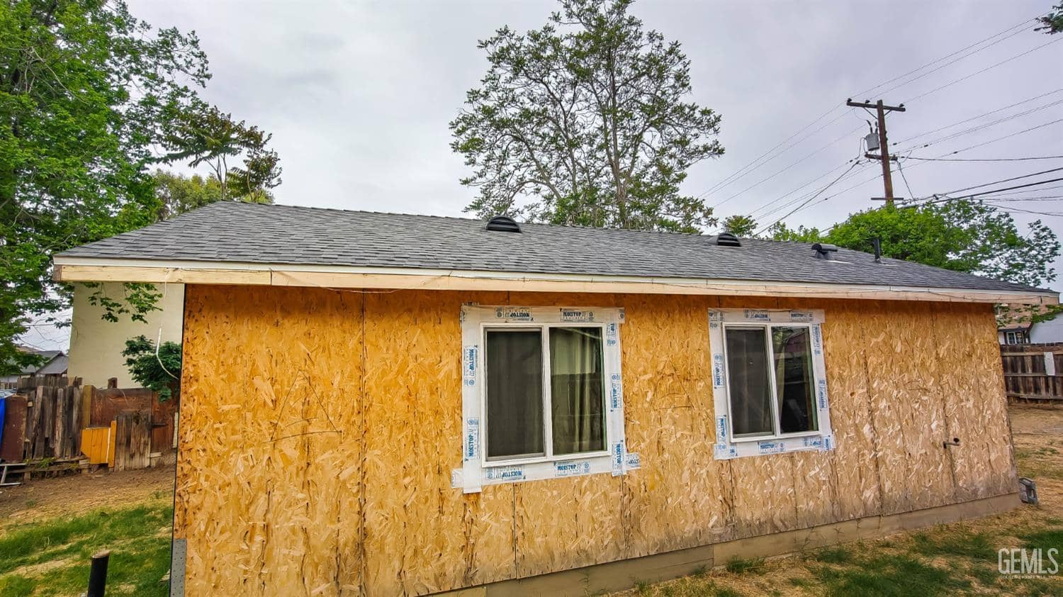 118 Hughes Avenue — photo 4