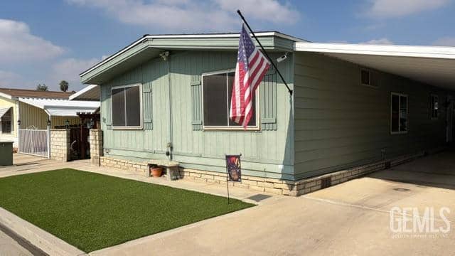 400 E Roberts Lane — photo 1