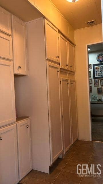 400 E Roberts Lane — photo 5