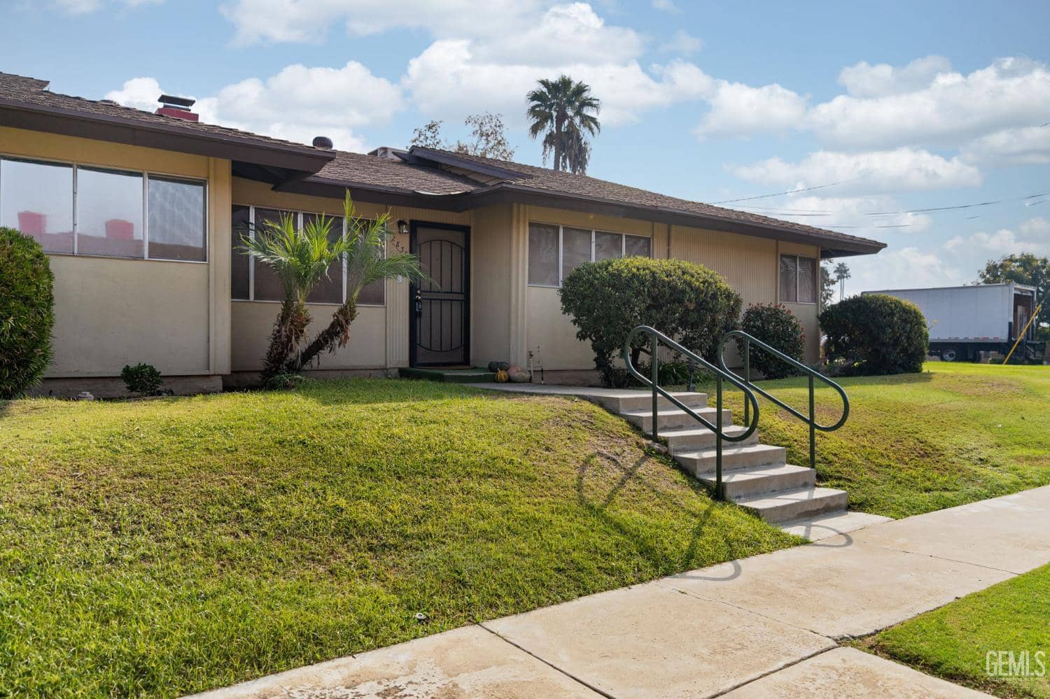 2830 Summit Circle — photo 3
