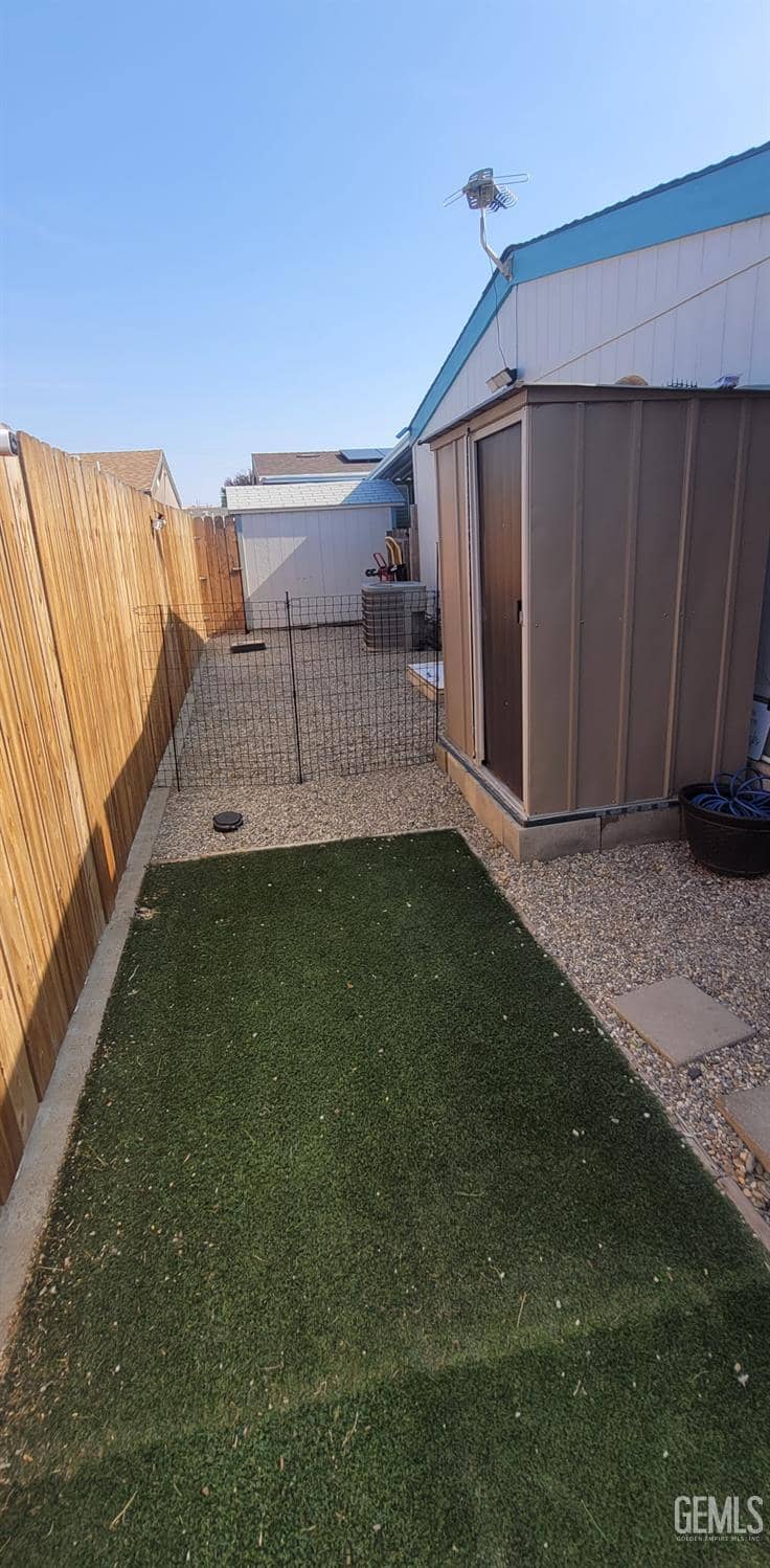 704 42nd Street — photo 4